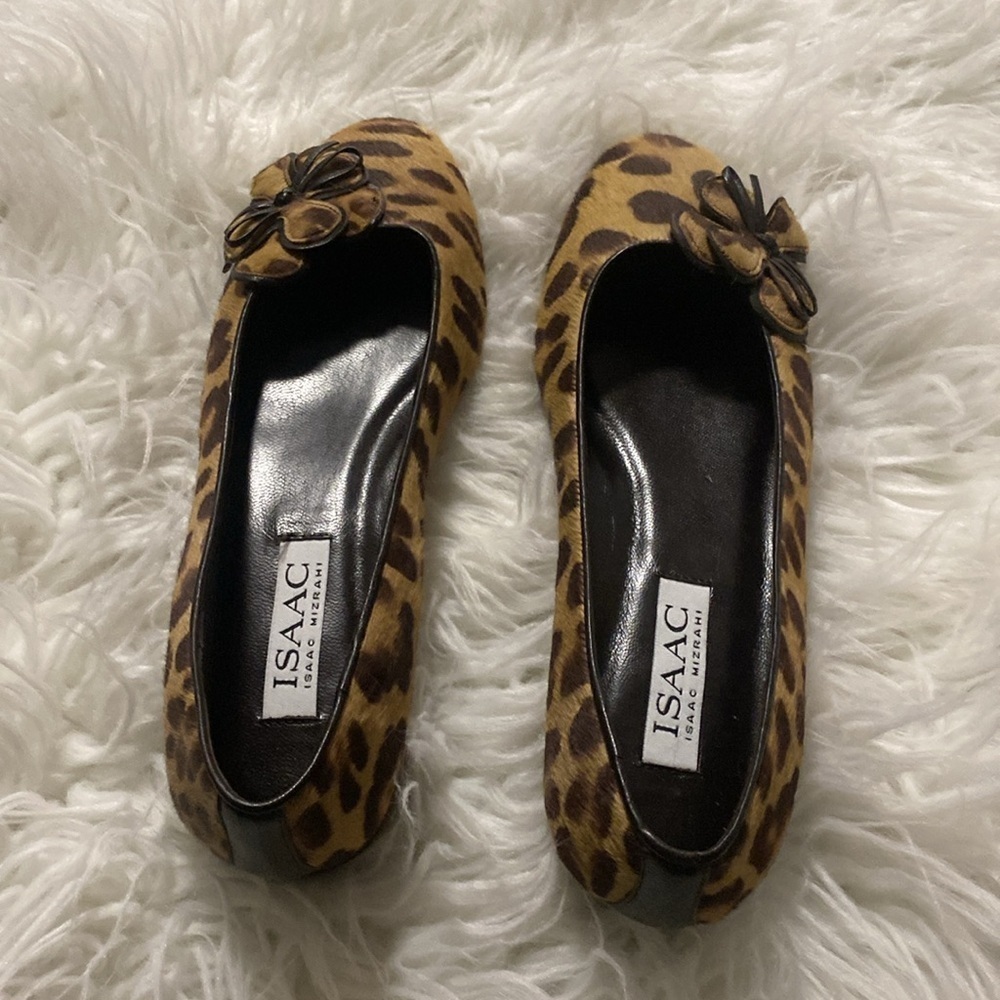 Isaac Mizrahi Italy Animal Calf Hair Flats Size 7B - Picture 3 of 9